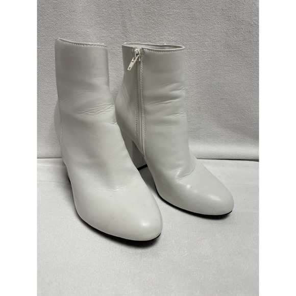 Madden Girl Sz 6.5 White Ankle Boots Block Chunky Heel Zip Round Toe Rivington - Picture 1 of 10